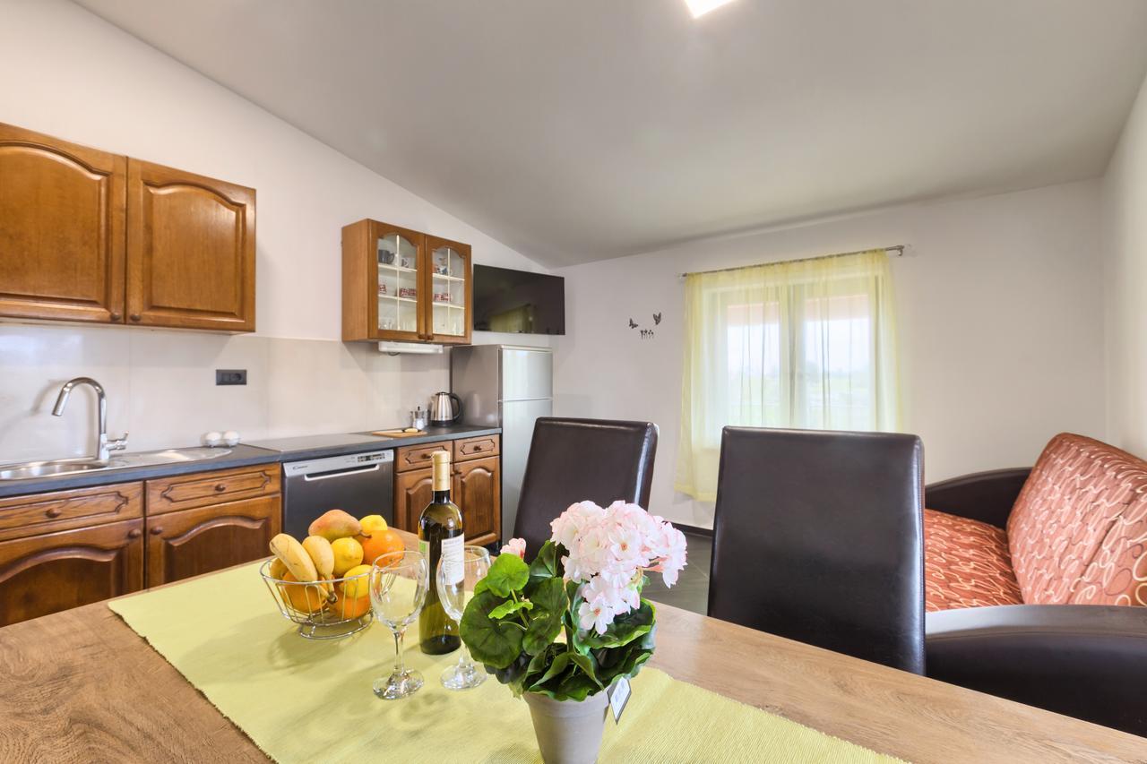 Apartments Ines プーラ エクステリア 写真