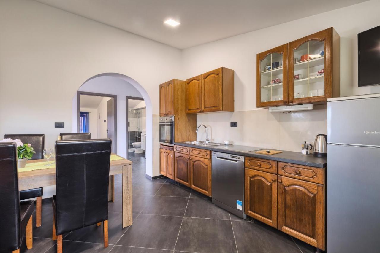 Apartments Ines プーラ エクステリア 写真