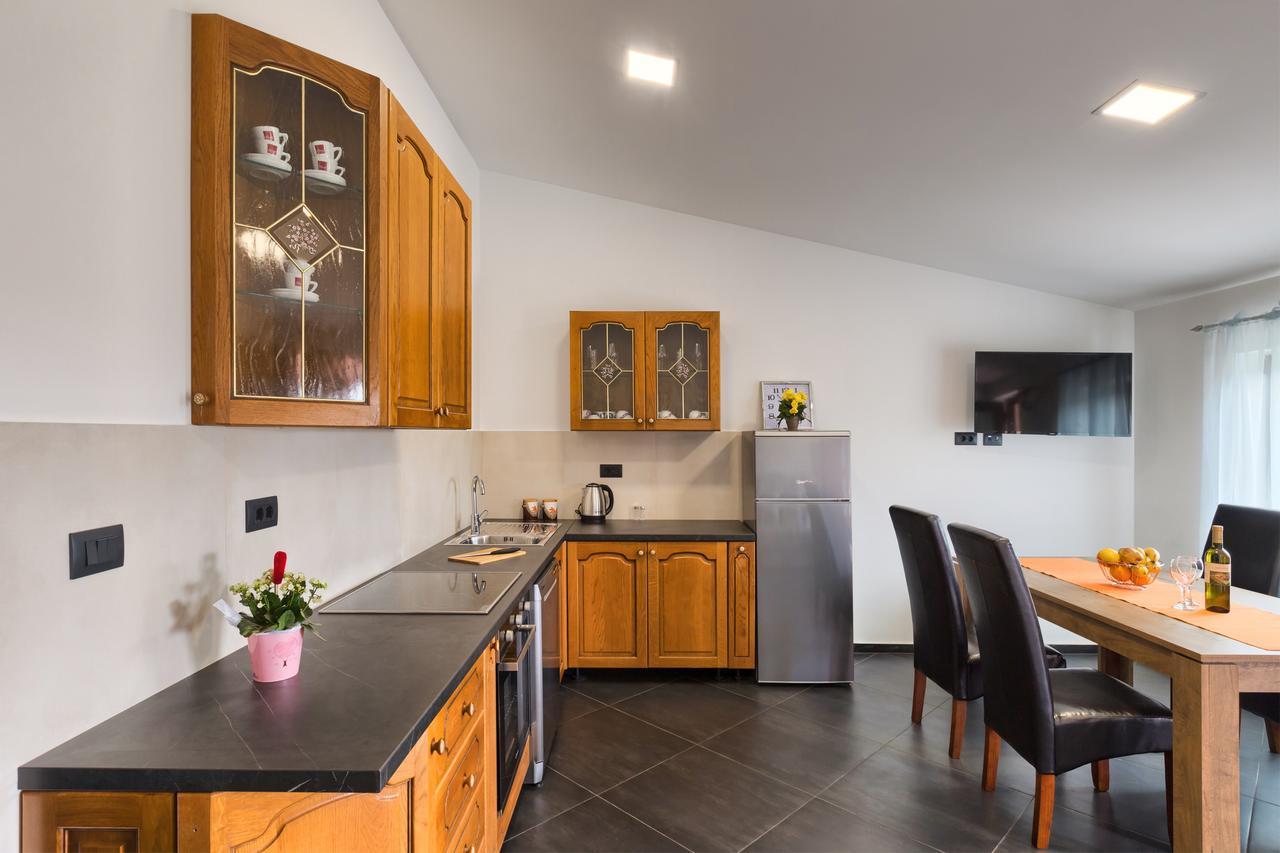 Apartments Ines プーラ エクステリア 写真